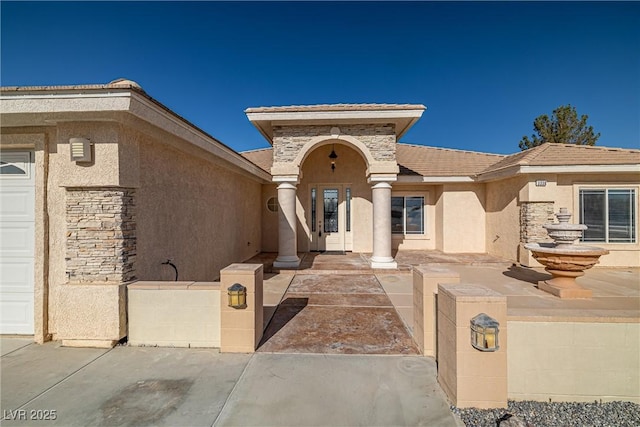 view of front of house with stucco siding and stone siding