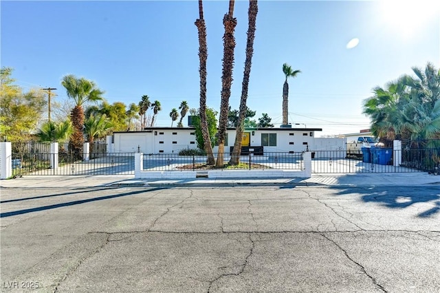 view of front of property with a fenced front yard