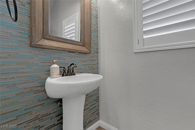 bathroom featuring a sink and baseboards