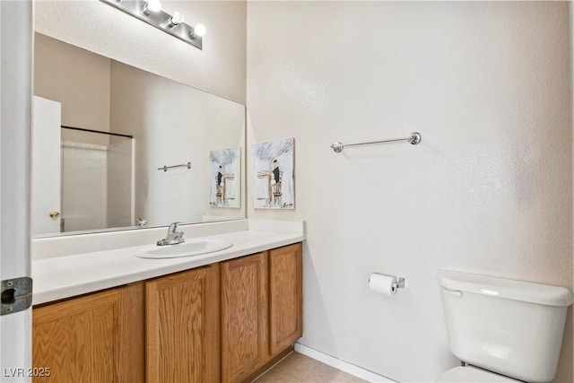 full bathroom featuring a shower, vanity, and toilet