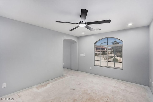 unfurnished room with visible vents, arched walkways, ceiling fan, concrete flooring, and recessed lighting