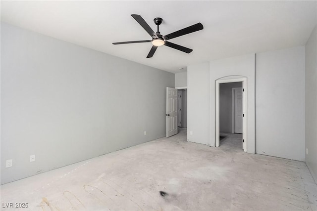 unfurnished bedroom featuring a ceiling fan