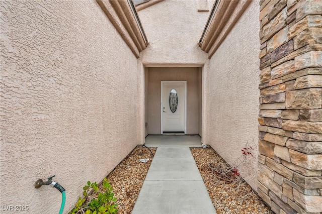 view of exterior entry with stucco siding