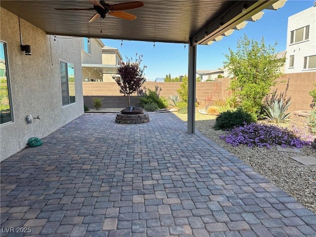 view of patio / terrace featuring a fenced backyard, an outdoor fire pit, and a ceiling fan