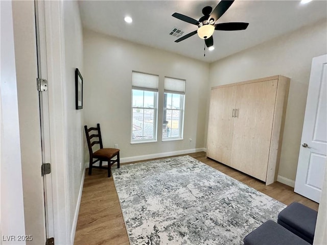 sitting room featuring ceiling fan, recessed lighting, visible vents, baseboards, and light wood finished floors