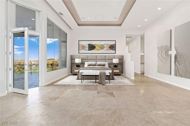 living area with baseboards, visible vents, a raised ceiling, and recessed lighting