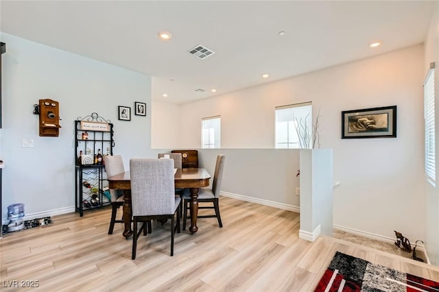 dining room featuring light wood finished floors, visible vents, recessed lighting, and baseboards