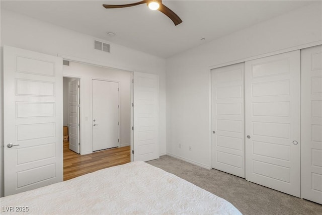 bedroom with carpet, a closet, visible vents, a ceiling fan, and baseboards