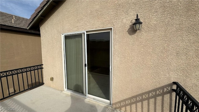 entrance to property with stucco siding