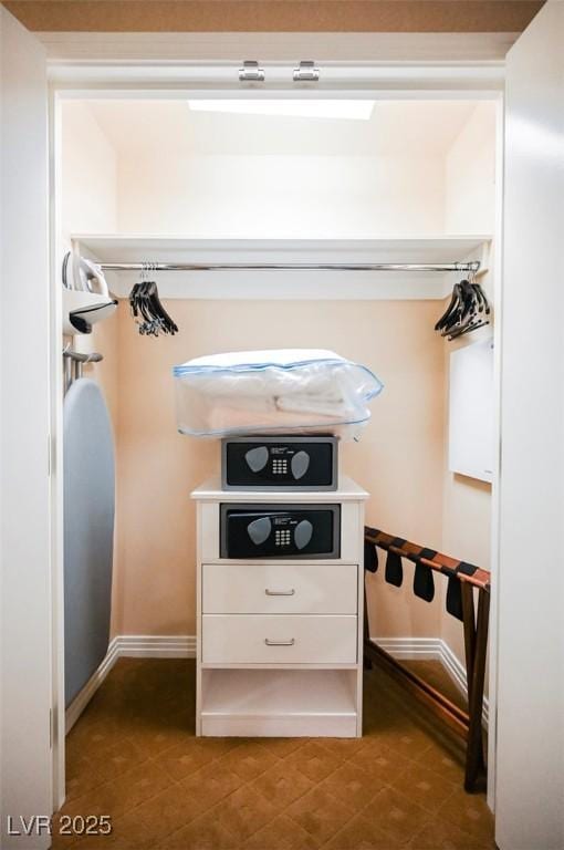 145 E Harmon Ave Unit 2503, Las Vegas, NV 89109 - view of closet