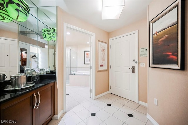 foyer entrance featuring baseboards