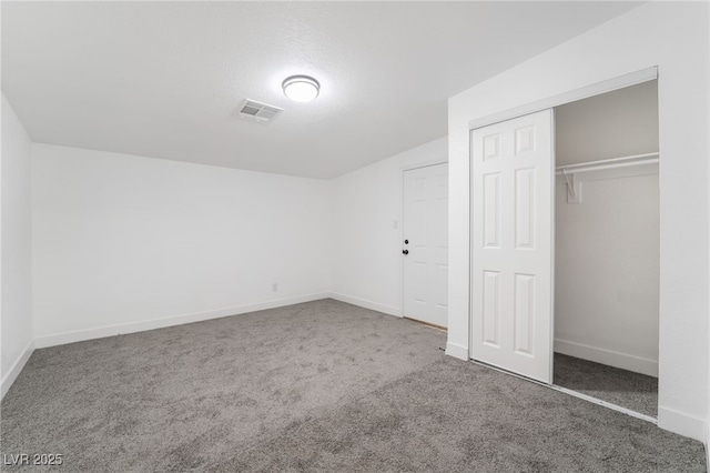 unfurnished bedroom featuring carpet, visible vents, baseboards, and a closet