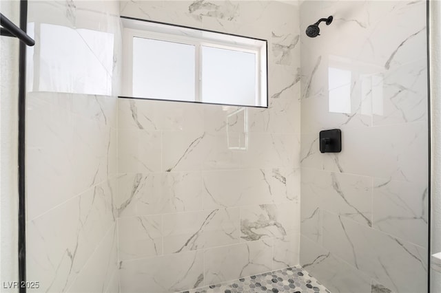 bathroom featuring tiled shower