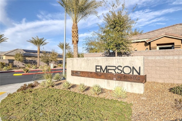 view of community / neighborhood sign