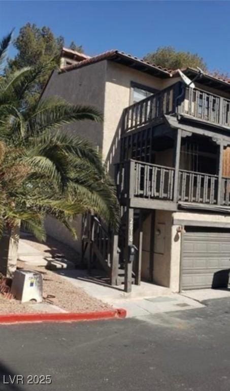 view of front of house featuring a garage and stucco siding