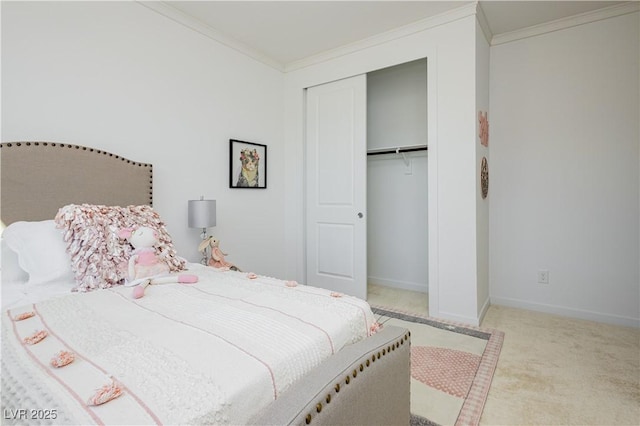 bedroom featuring baseboards, a closet, carpet, and crown molding