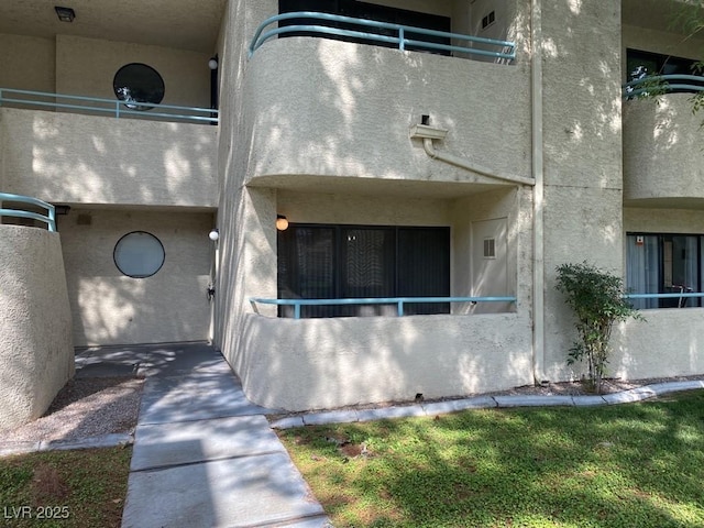 entrance to property with stucco siding