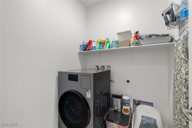 laundry area with washer / clothes dryer and laundry area