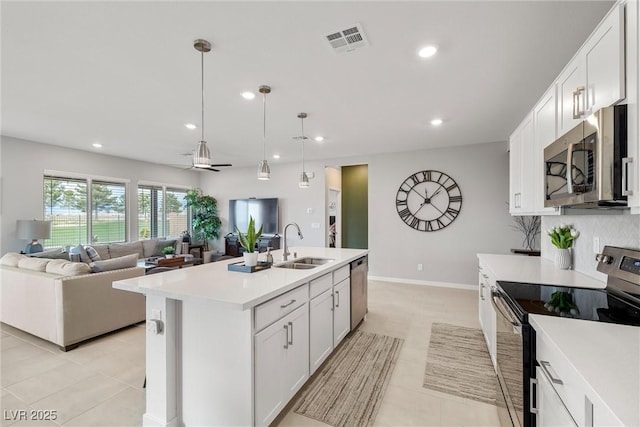 kitchen featuring stainless steel appliances, a sink, visible vents, white cabinets, and light countertops