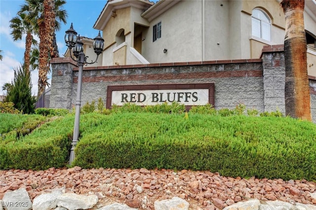 view of community / neighborhood sign