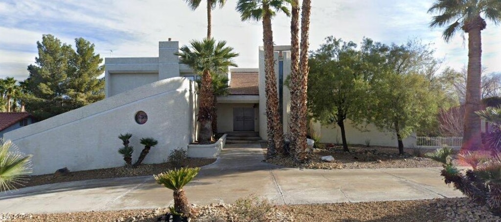 view of front of property with stucco siding