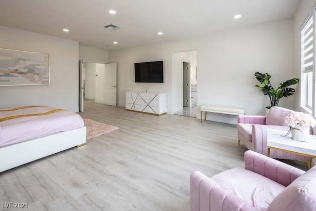 bedroom featuring light wood finished floors, visible vents, and recessed lighting