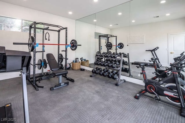 exercise room featuring recessed lighting