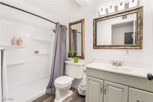 full bathroom featuring toilet, wood finished floors, visible vents, vanity, and a shower with curtain