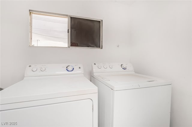 laundry room featuring laundry area and independent washer and dryer