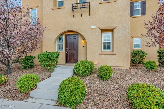 property entrance featuring stucco siding