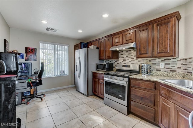 kitchen with under cabinet range hood, backsplash, visible vents, and appliances with stainless steel finishes