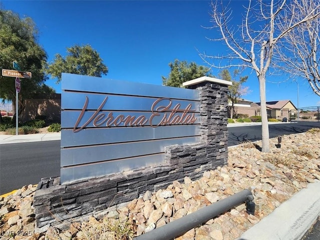 view of community / neighborhood sign