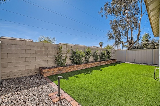 view of yard featuring a fenced backyard