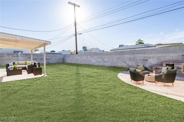 view of yard featuring a patio area, an outdoor living space with a fire pit, and a fenced backyard