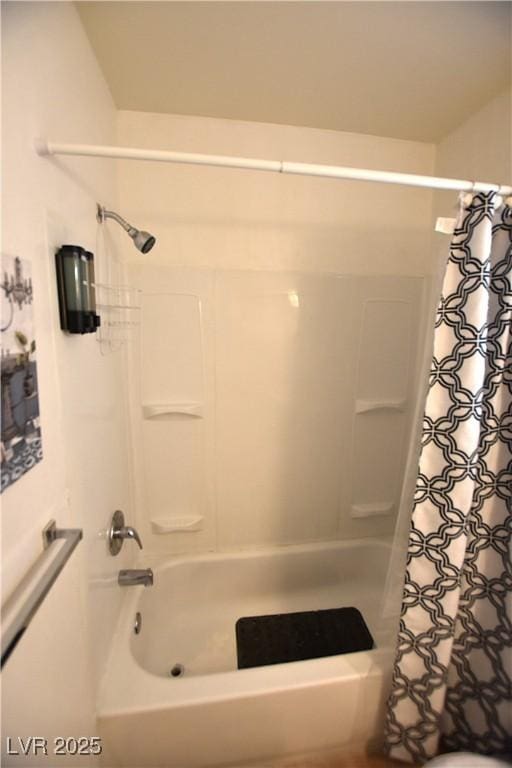 full bath with shower / tub combo