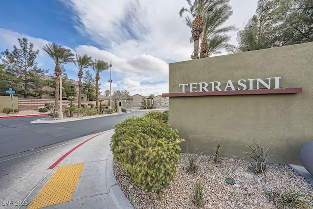 view of community / neighborhood sign