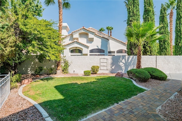 view of yard featuring a fenced front yard