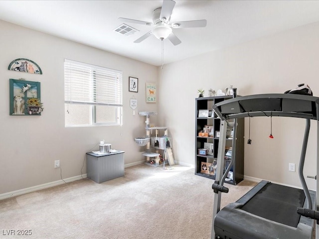 workout room featuring carpet floors, ceiling fan, visible vents, and baseboards