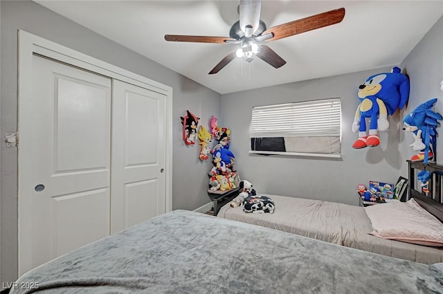 bedroom with a ceiling fan and a closet