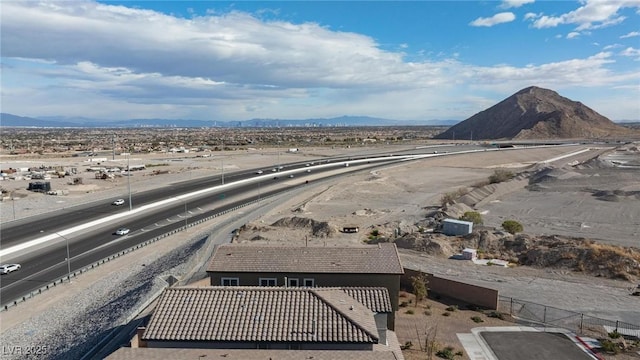 bird's eye view with a mountain view