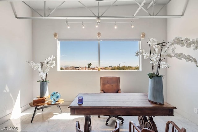 office area featuring a healthy amount of sunlight and baseboards