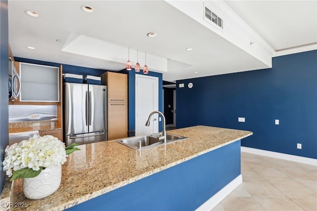 kitchen featuring visible vents, a sink, recessed lighting, appliances with stainless steel finishes, and light tile patterned floors