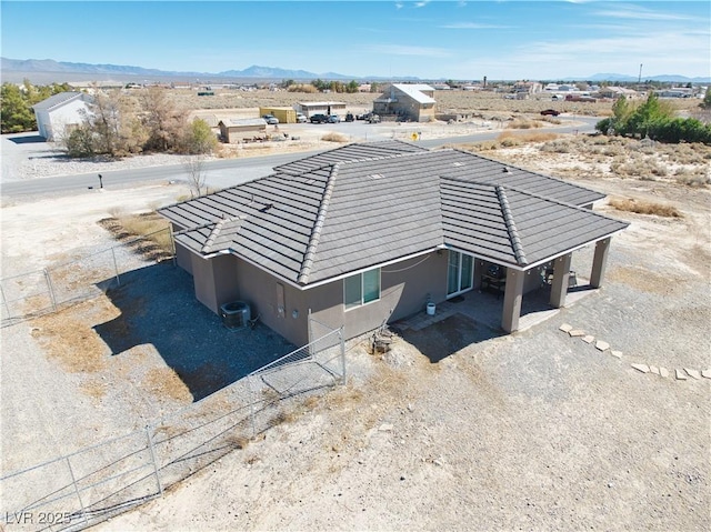 bird's eye view featuring a mountain view