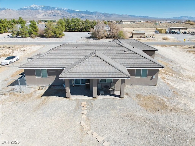 bird's eye view with a mountain view