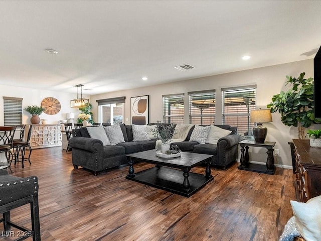 living area featuring baseboards, wood finished floors, visible vents, and recessed lighting