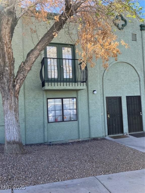 view of front of house featuring stucco siding