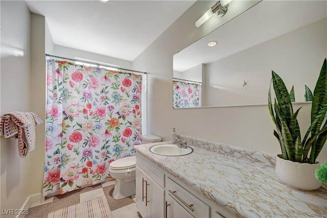 bathroom with a shower with curtain, vanity, and toilet