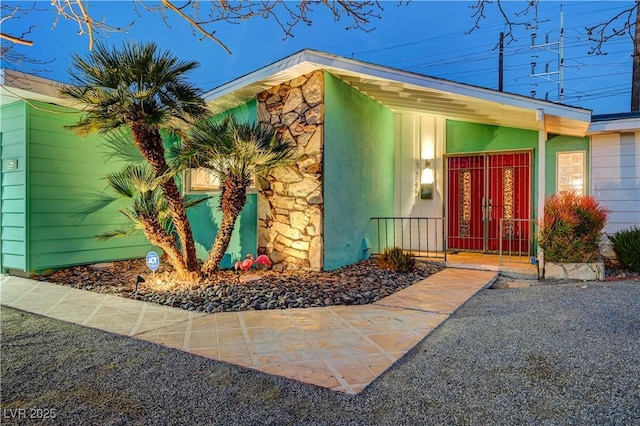 property entrance featuring stone siding