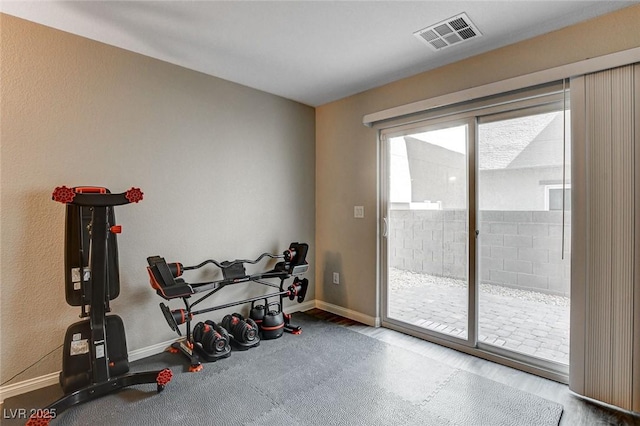 workout room with baseboards and visible vents