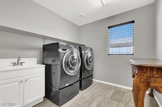 clothes washing area featuring cabinet space, visible vents, baseboards, independent washer and dryer, and a sink